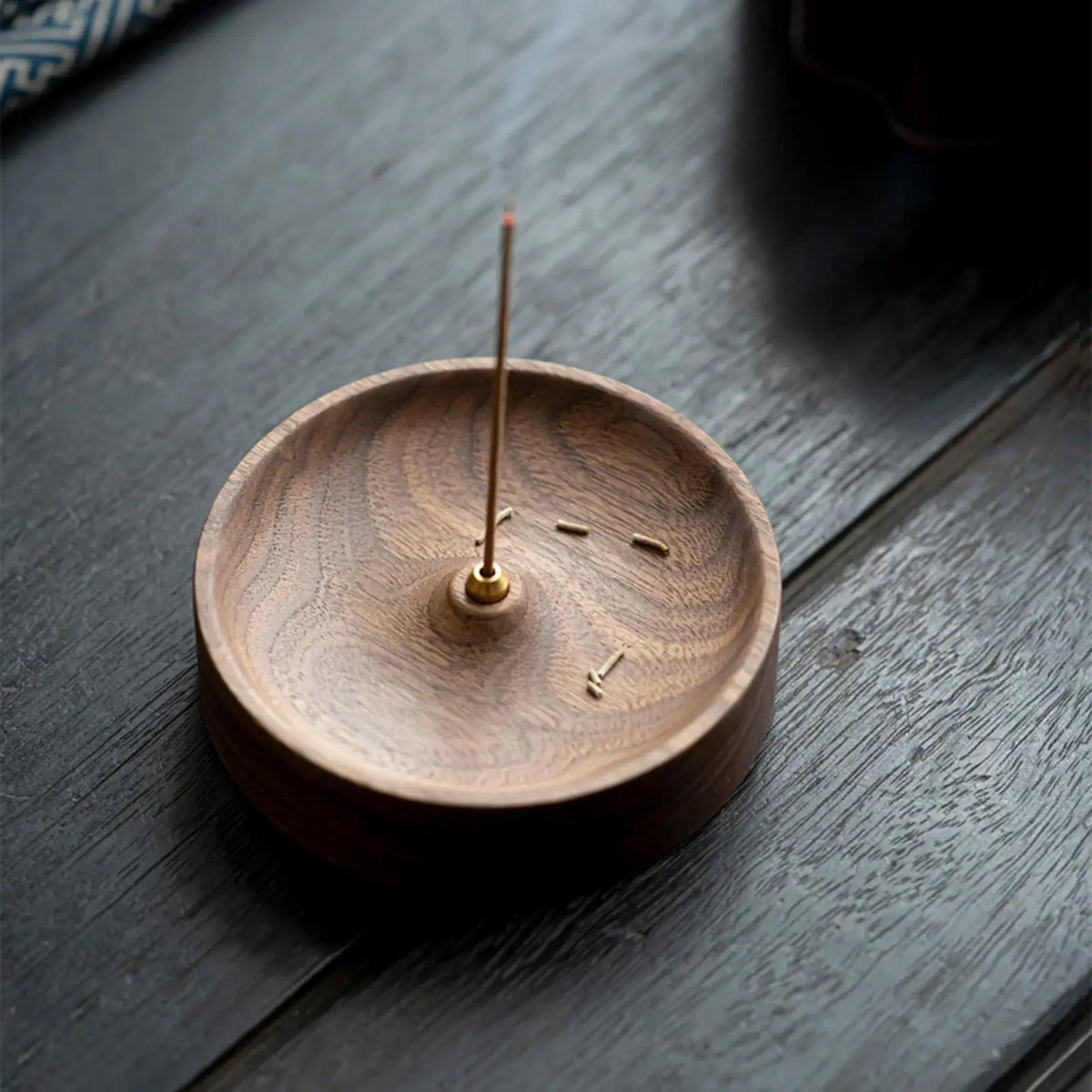 Round incense burner in wood for meditation and interior decoration - view 2