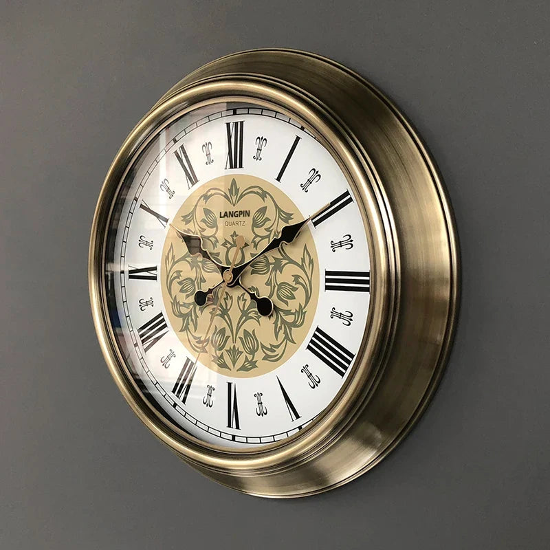Retro wall clock in vintage gold metal silent interior decoration - view 3