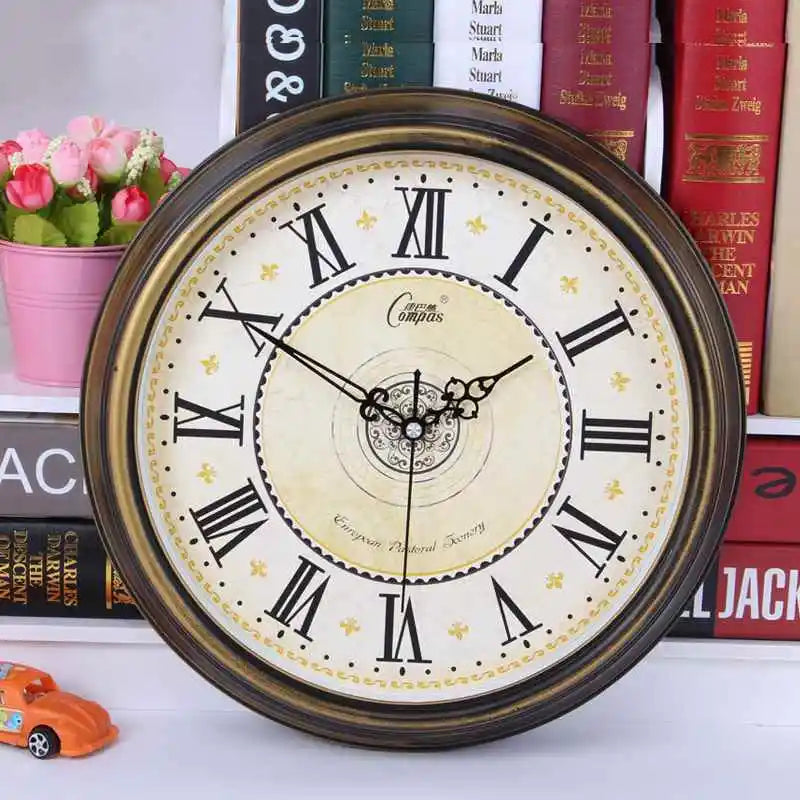 Classic silent retro wall clock in abs quartz - Retro Gold