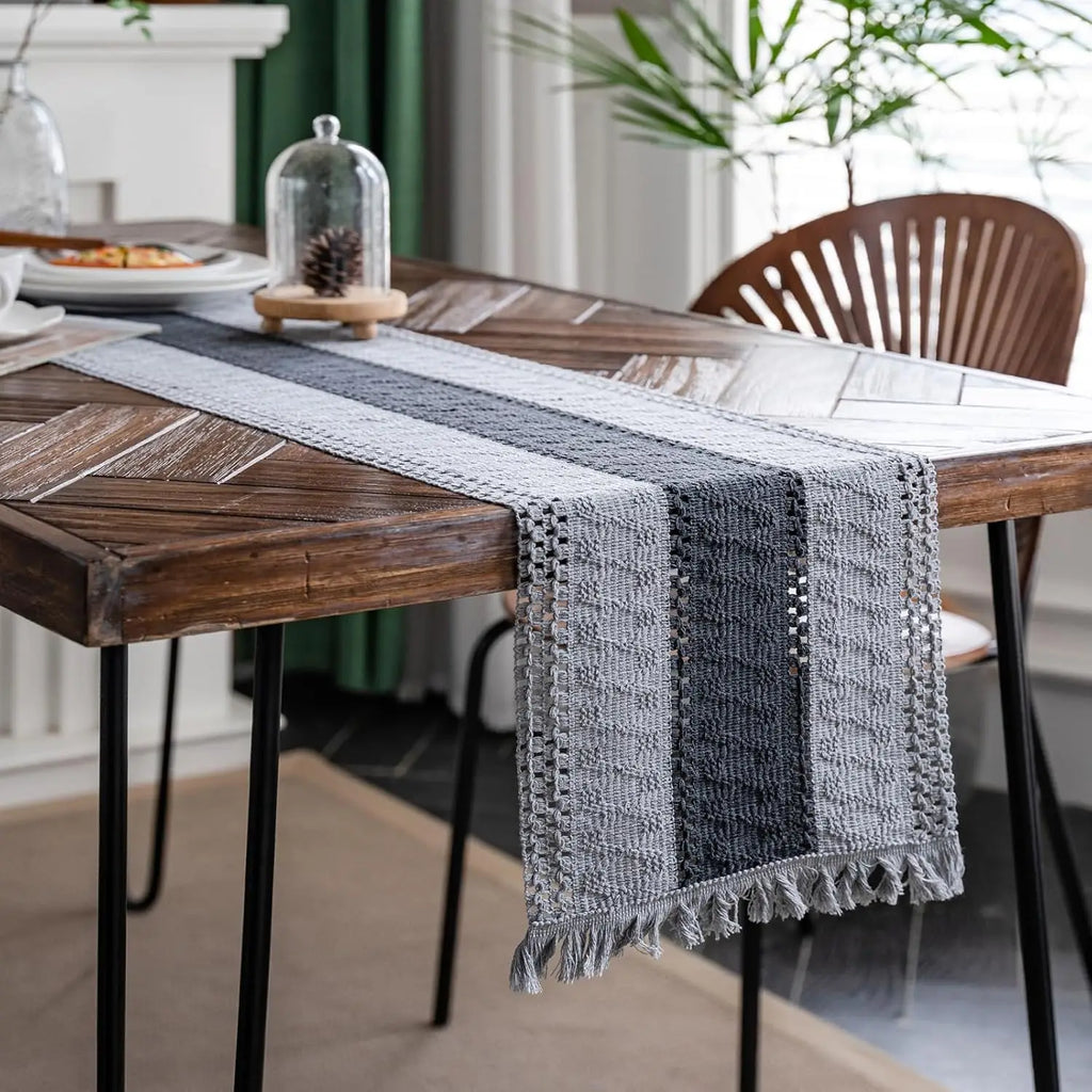Boome linen cotton table runner with pom-poms - 30X50cm