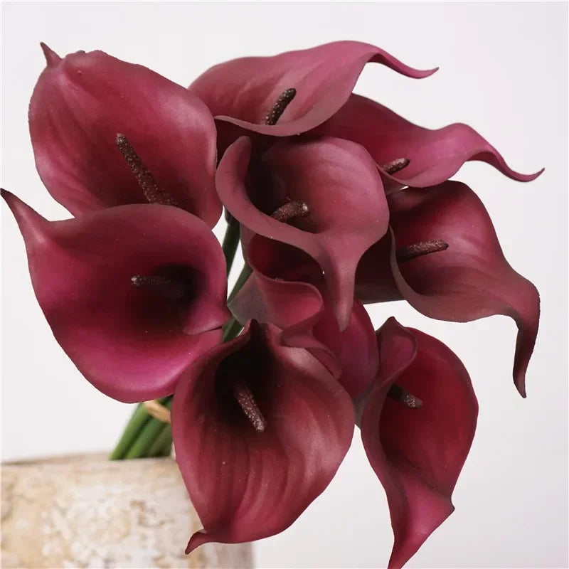Realistic artificial calla lilies bouquet for interior decoration