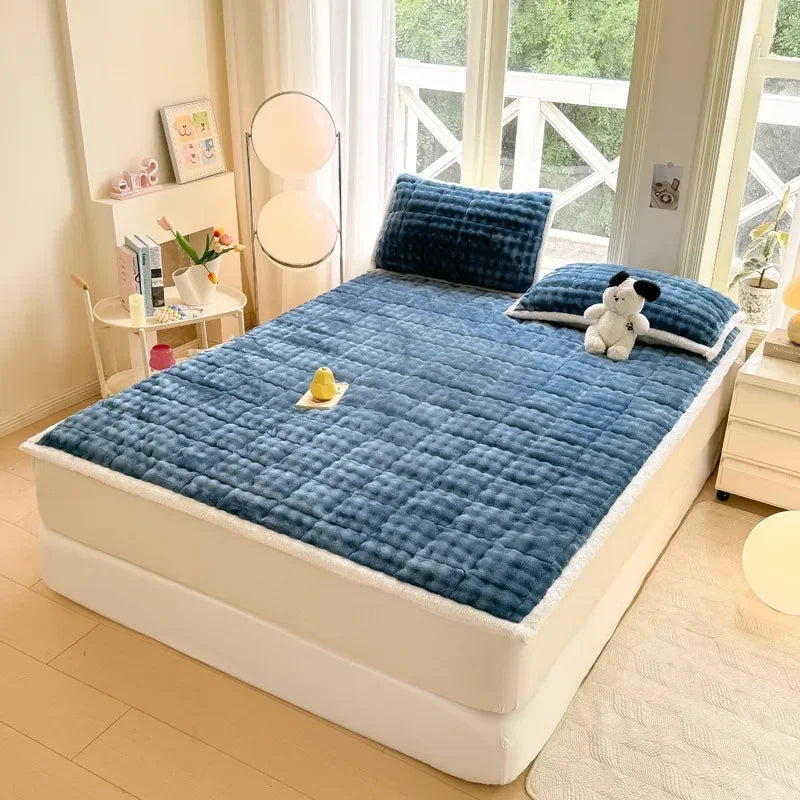 Warm velvet surmatelas for non-slip and foldable double bed - view 4