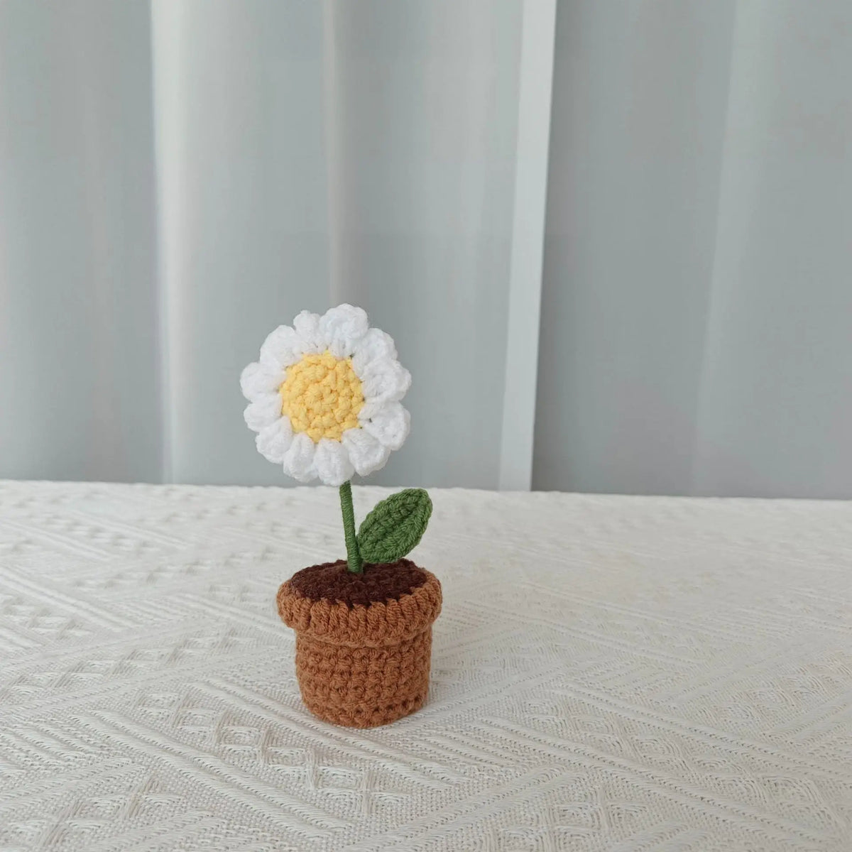 Handmade pot plant for decorative gift of Saint valentine - Marguerite