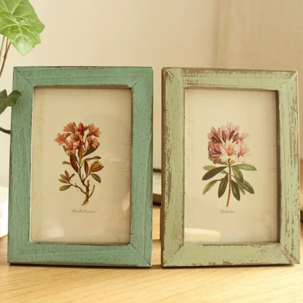 Photo frame in trendy solid wood for wall decoration