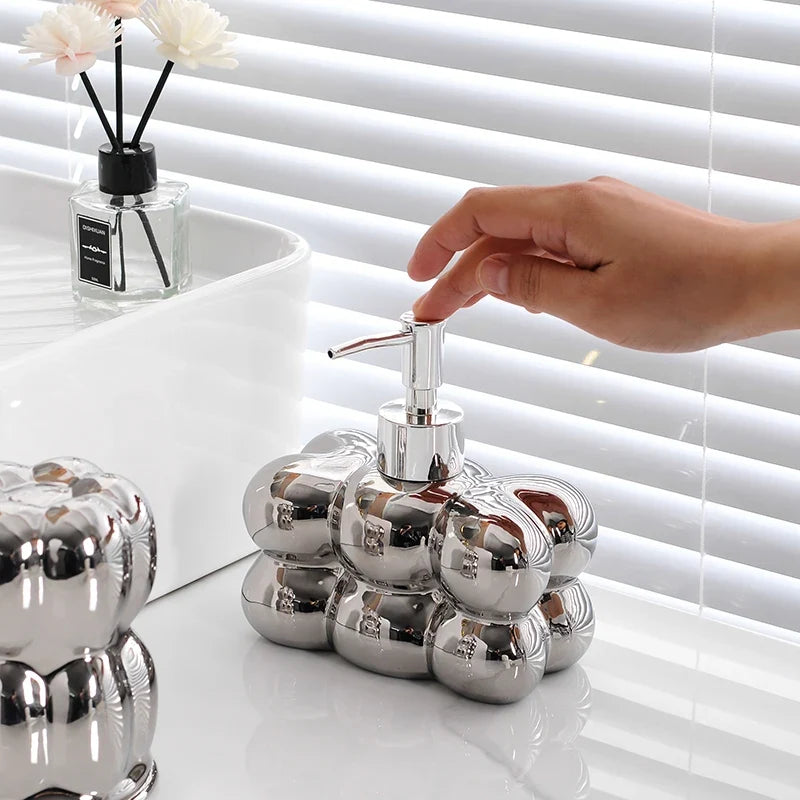 Ceramic bath accessories for an elegant room - view 3