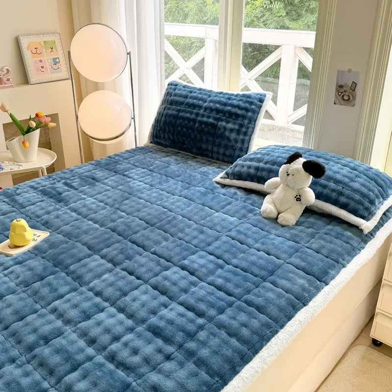 Warm velvet surmatelas for non-slip and foldable double bed - view 10