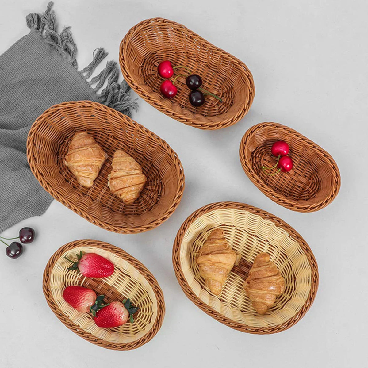 Oval braided basket for storing fruits and cosmetics - 19x13x7,5 cm