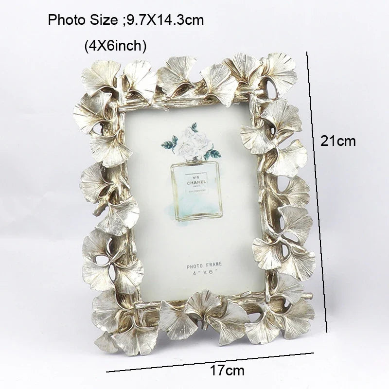 Retro photo frame in the shape of decorative ginkgo sheet - 4x6 inches