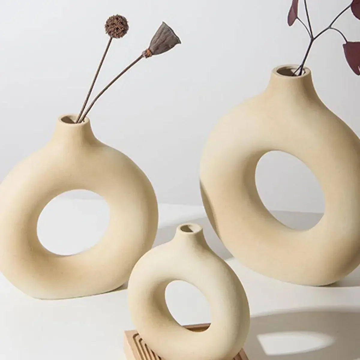 1pc White Ceramic Vases For Home decor, Modern decor Frosted Circle Vase, Minimalist Nordic Donut Vase, Decorative - view 4