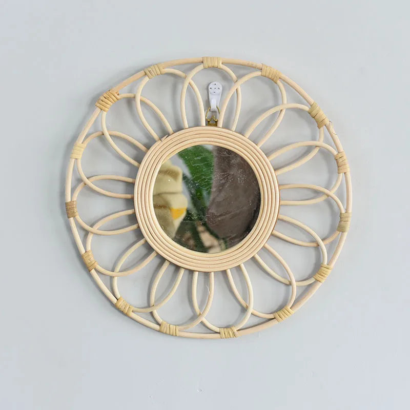 Retro decorative mirror in hand-made rattan for wall decoration