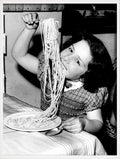 Poster wall art women drinking wine and spaghetti home decoration - 70x100cm No Frame / 3