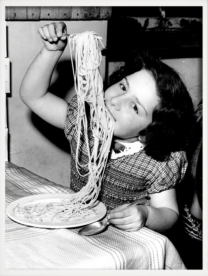 Poster wall art women drinking wine and spaghetti home decoration - 70x100cm No Frame / 3