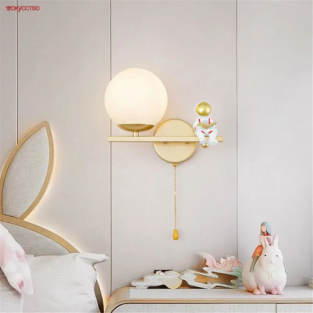 Led wall sconce in golden glass for children's room