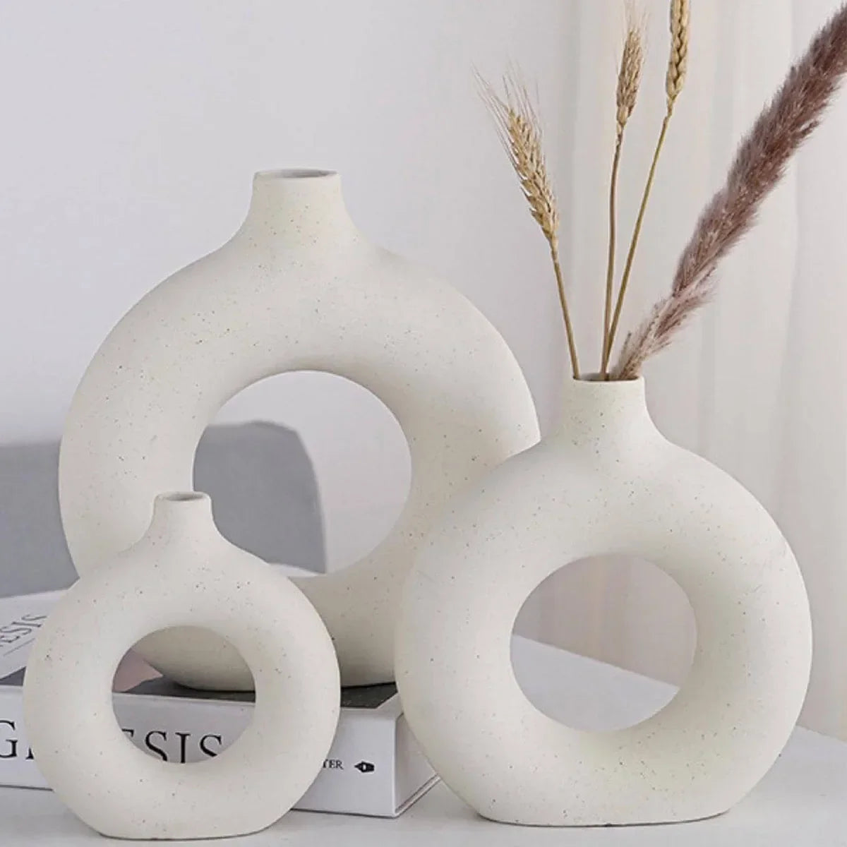 1pc White Ceramic Vases For Home decor, Modern decor Frosted Circle Vase, Minimalist Nordic Donut Vase, Decorative - Creamy White / M