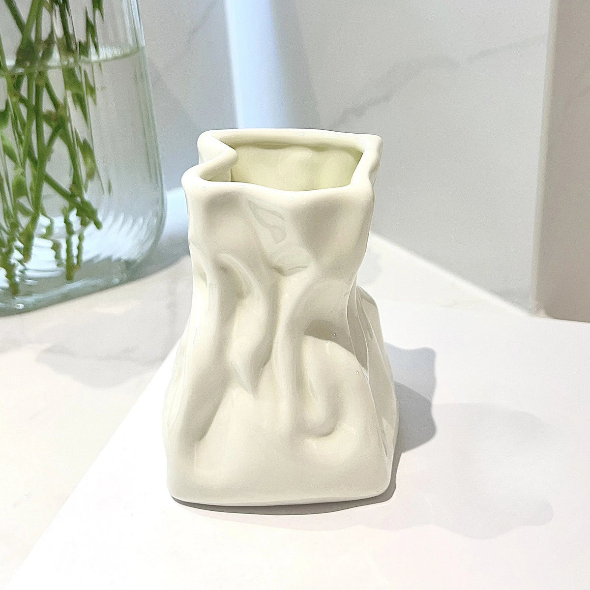 Bathroom organizer for toothbrush and makeup - cream / 7x6x10.5(cm)