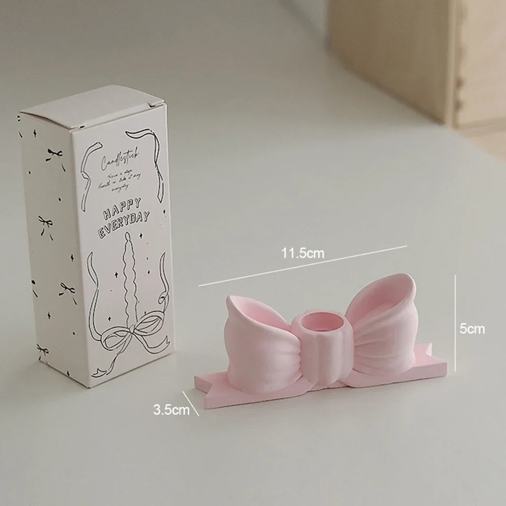 Korean vintage candlestick in the shape of a creative decorative knot - Pink / One Size / 1 Piece