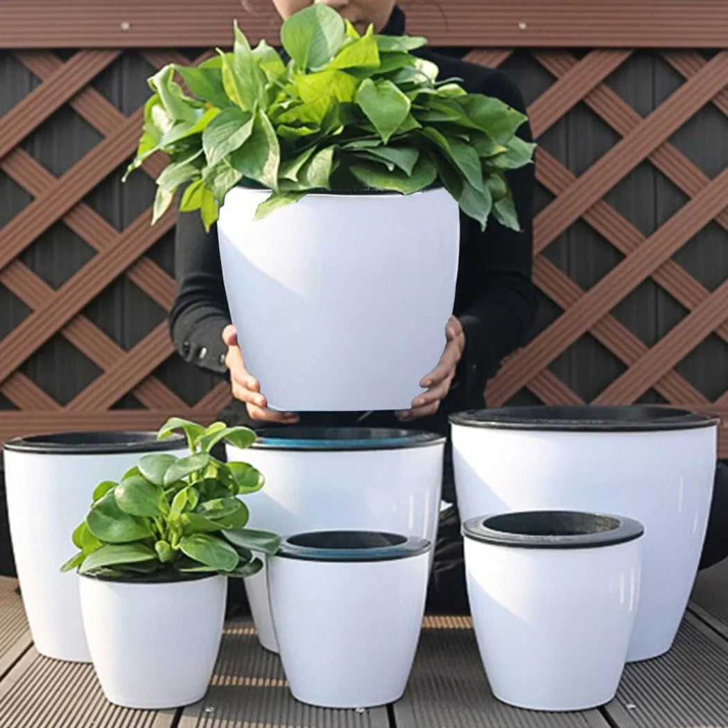 Automatic flower pot in plastic porcelain effect