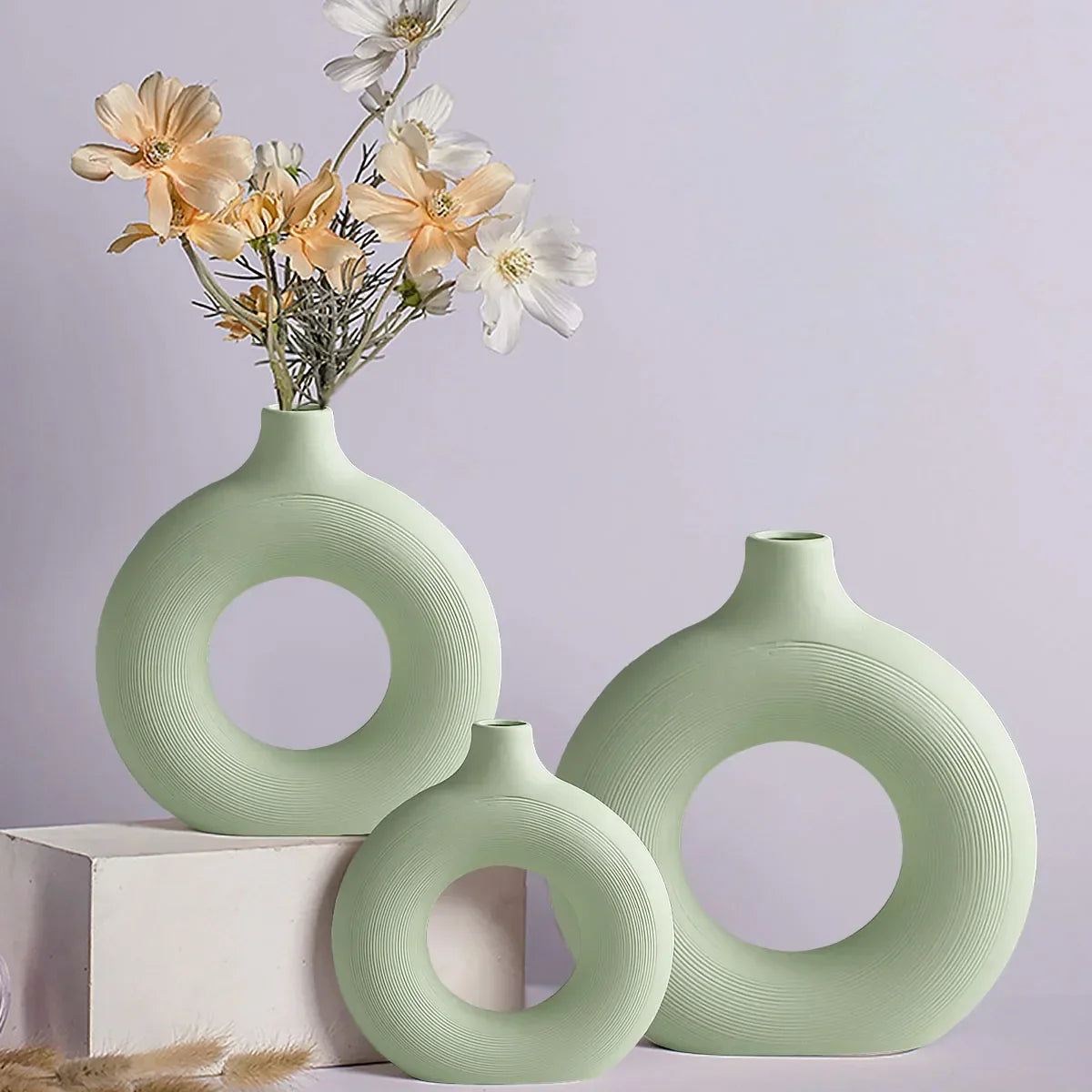 1pc White Ceramic Vases For Home decor, Modern decor Frosted Circle Vase, Minimalist Nordic Donut Vase, Decorative - light green / L