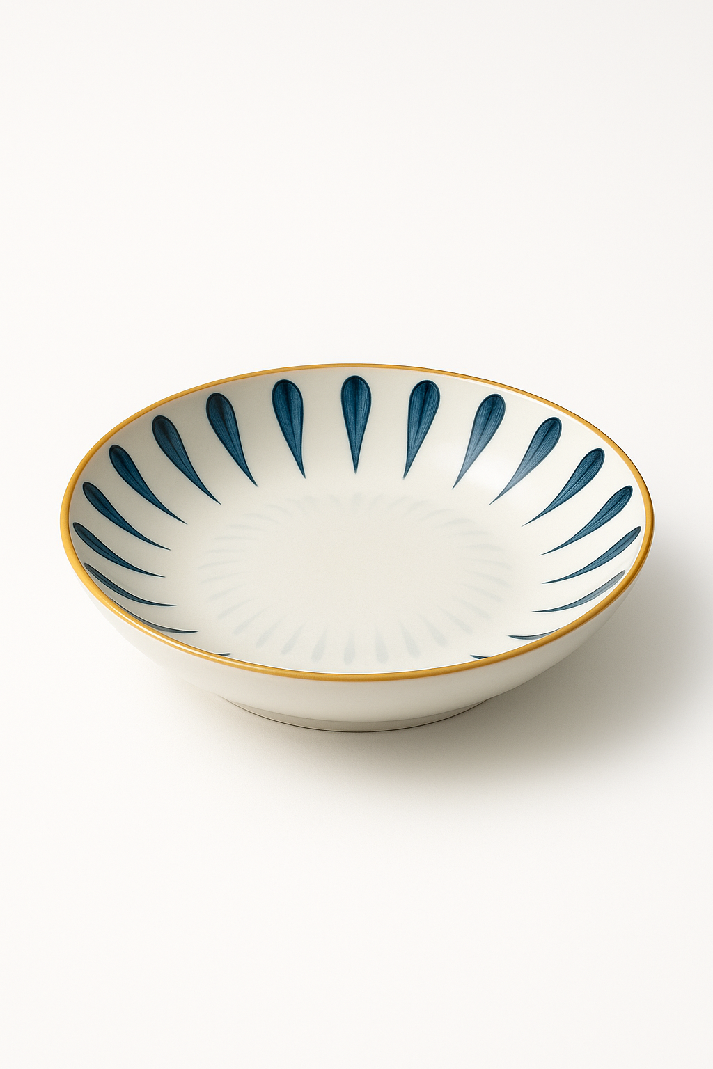 Deep Japanese porcelain plate 18 cm for soup