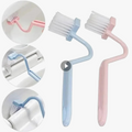 Curved cleaning brush for children without blind angle